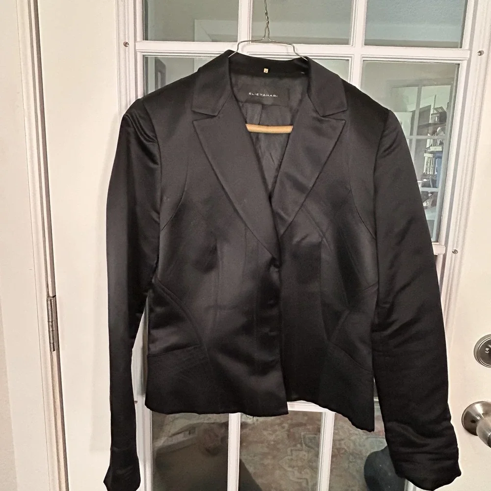 Elie Tahari‎ 100% Silk Black Satin Cropped Blazer Medium Contoured Seams